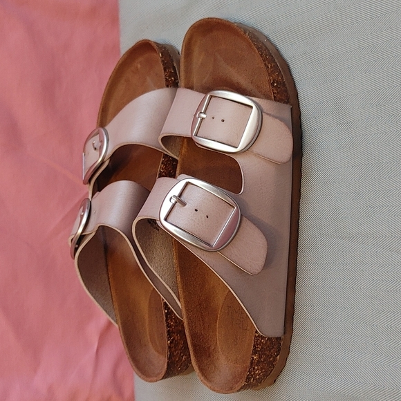 ⚫Time and Tru Sandals - Picture 4 of 10